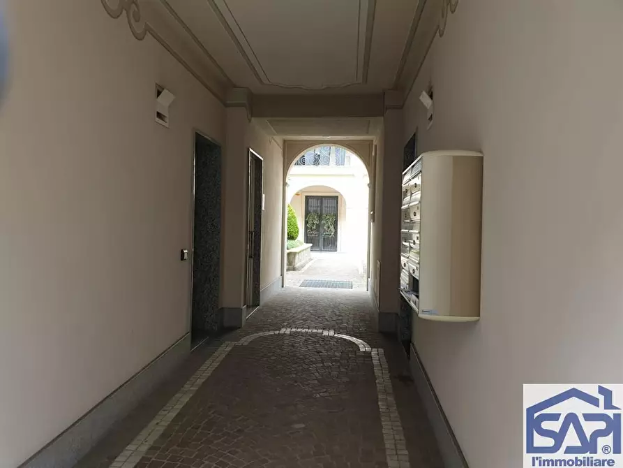 Immagine 2 di Negozio in affitto  a Seregno