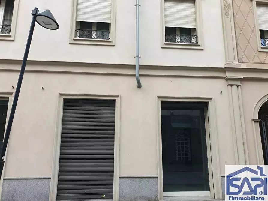 Immagine 3 di Negozio in affitto  a Seregno