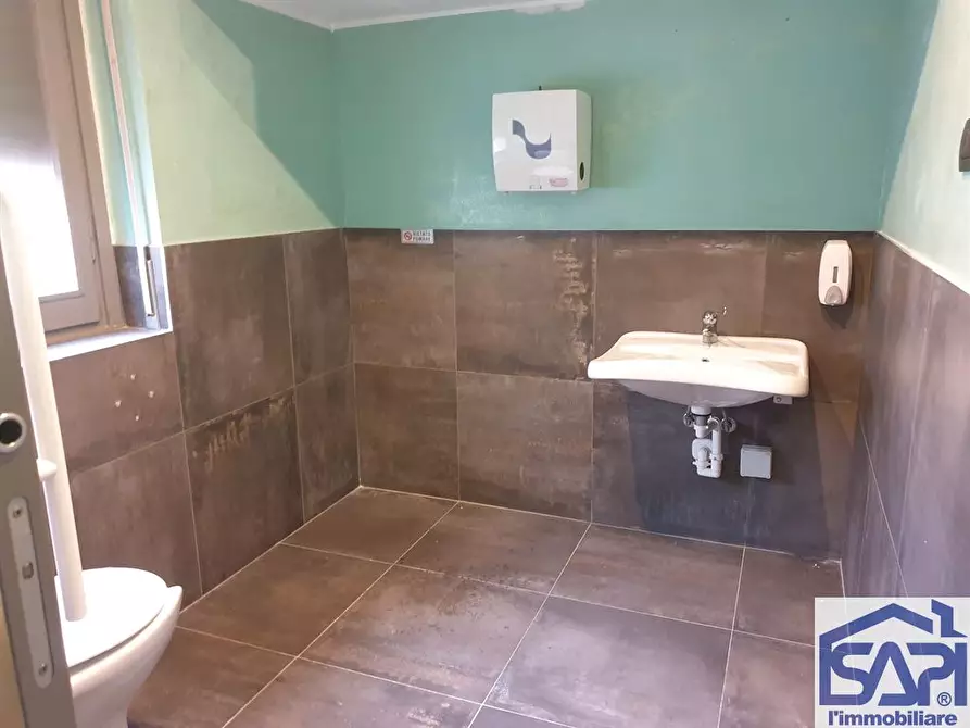 Immagine 1 di Negozio in vendita  a Monza