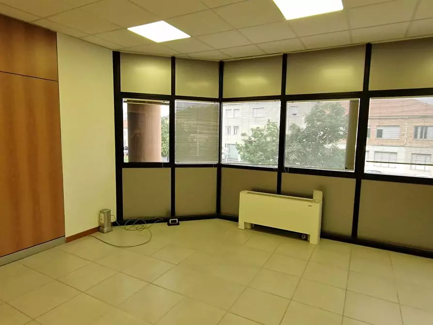 Immagine 6 di Ufficio in affitto  a Lissone