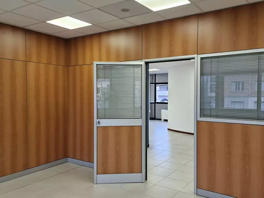 Immagine 8 di Ufficio in affitto  a Lissone