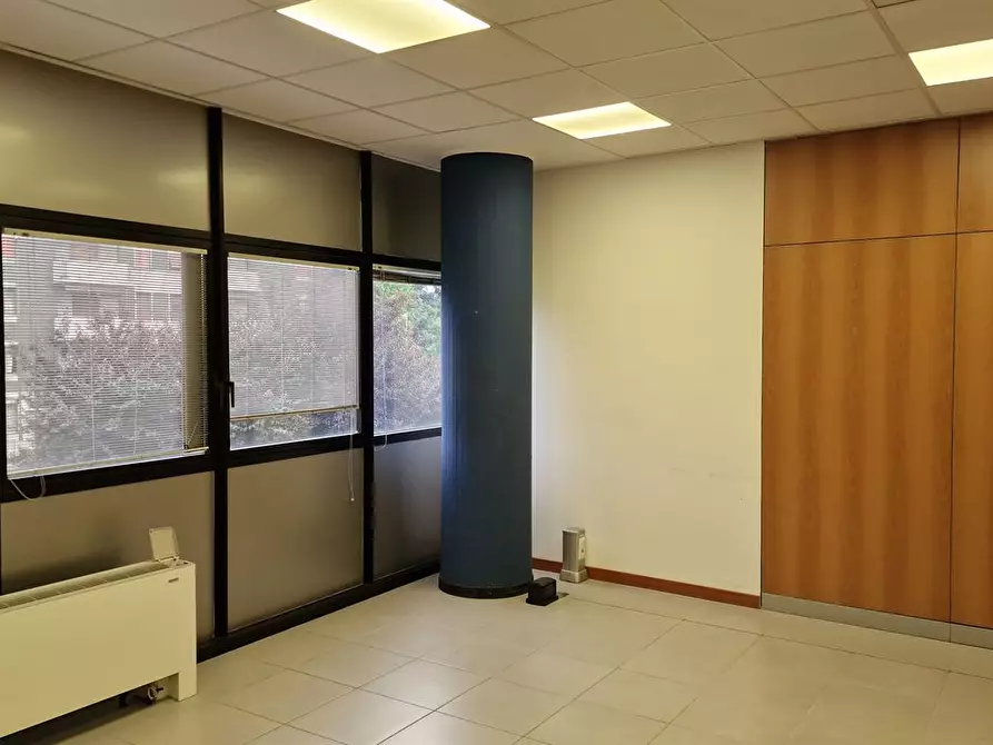 Immagine 7 di Ufficio in affitto  a Lissone