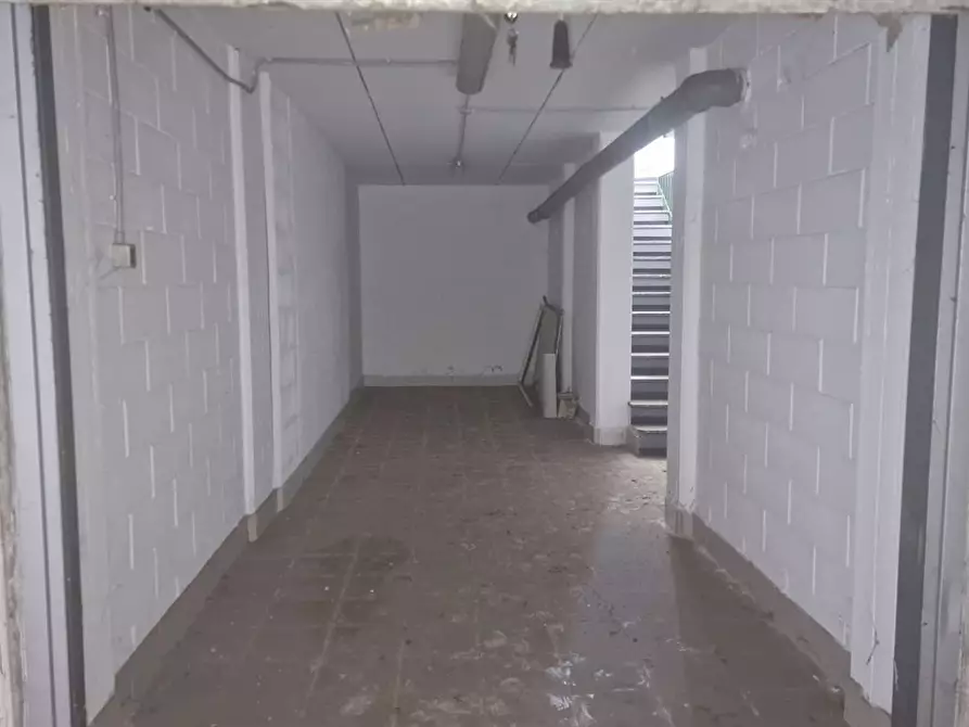 Immagine 7 di Negozio in vendita  in PIAZZA ELSA MORGANTI a Renate