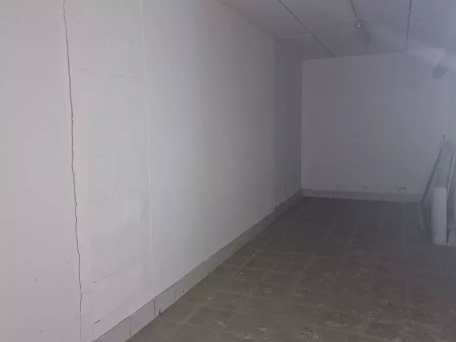 Immagine 6 di Negozio in vendita  in PIAZZA ELSA MORGANTI a Renate