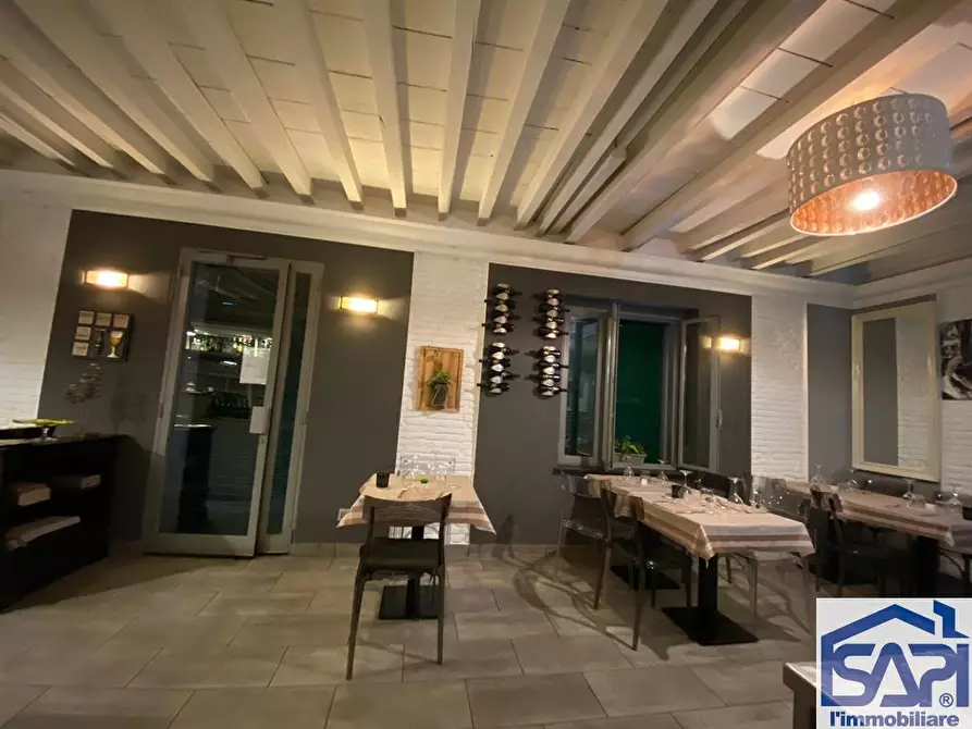 Immagine 1 di Negozio in vendita  in VIA IV NOVEMBRE a Albiate