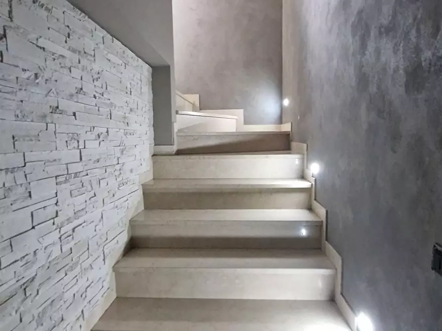 Immagine 2 di Casa indipendente in vendita  in via murat a Limbiate