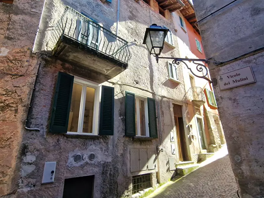 Immagine 7 di Appartamento in vendita  in via garibaldi a Argegno