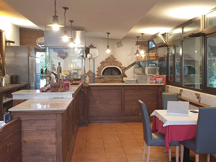 Immagine 2 di Pizzeria / Pub in vendita  in Via Beato Angelico 2 a Muggiò