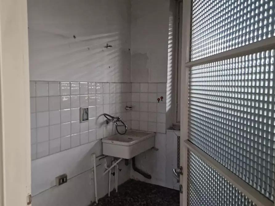 Immagine 4 di Palazzo in vendita  a Lissone