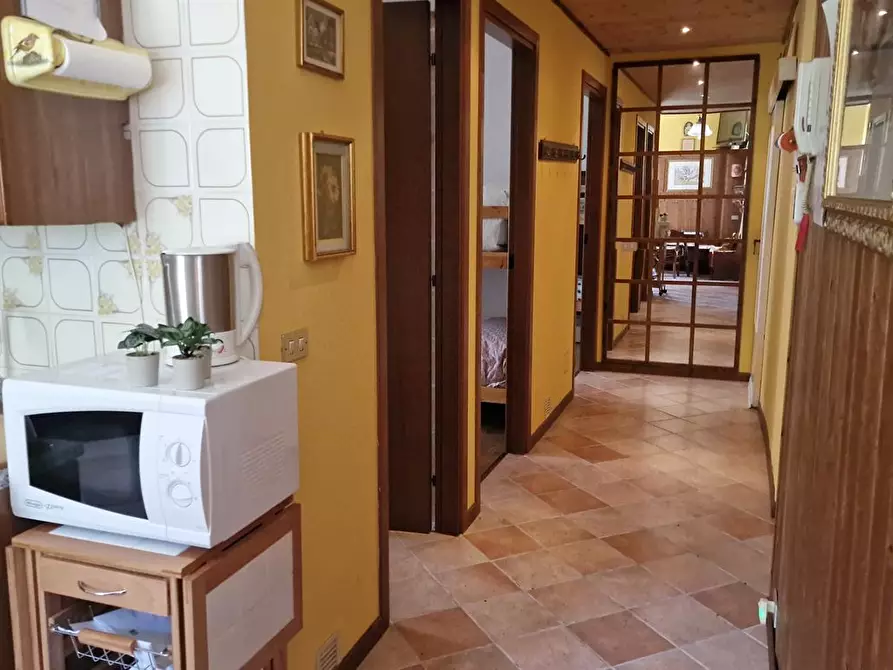 Immagine 2 di Appartamento in vendita  in via donizzetti a Olmo Al Brembo