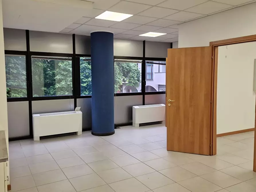 Immagine 1 di Ufficio in vendita  a Lissone