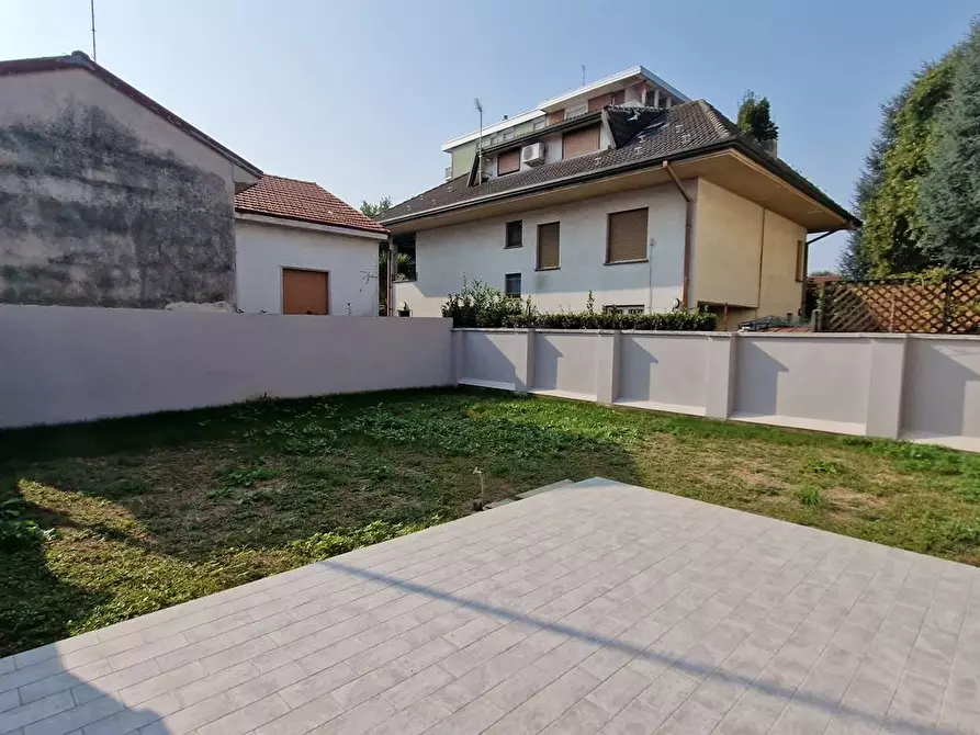 Immagine 4 di Villa in vendita  in VIA PASUBIO a Nova Milanese