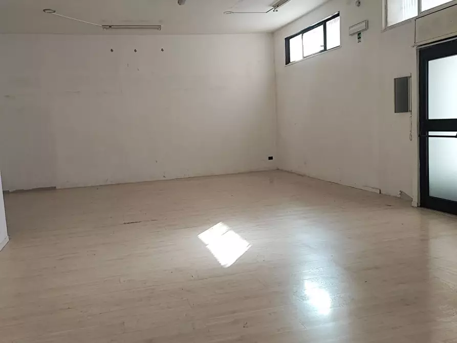 Immagine 9 di Locale commerciale in affitto  in VIA XXIV MAGGIO a Campobasso