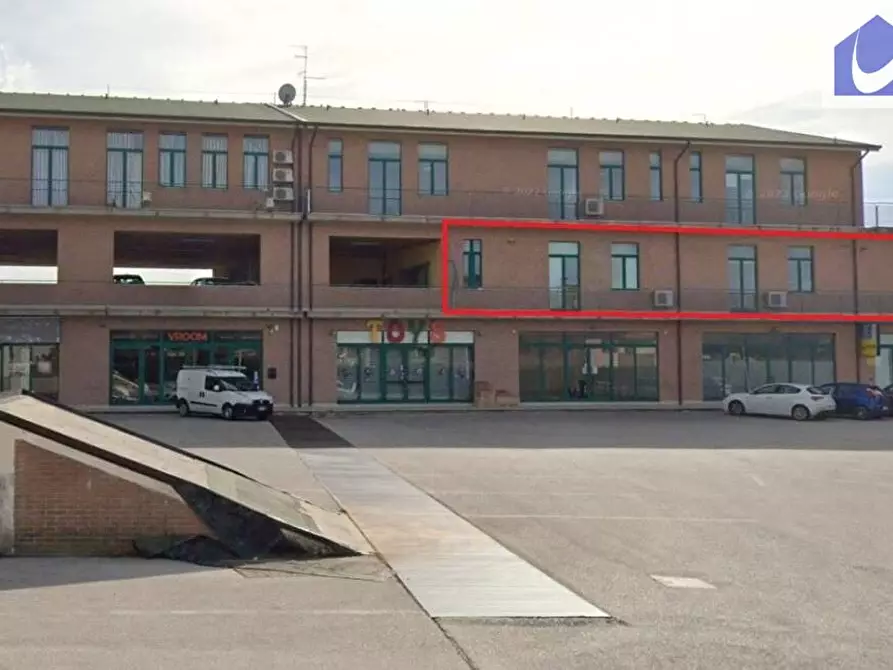 Immagine 3 di Locale commerciale in vendita  in COLLE DELLE API 106N a Campobasso