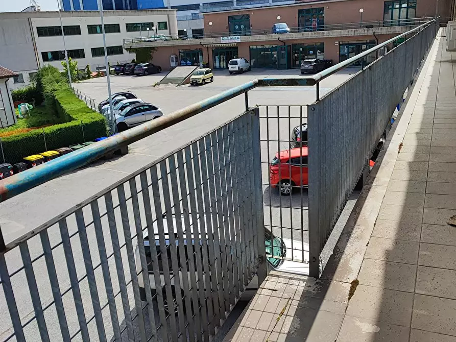 Immagine 2 di Locale commerciale in vendita  in COLLE DELLE API 106N a Campobasso