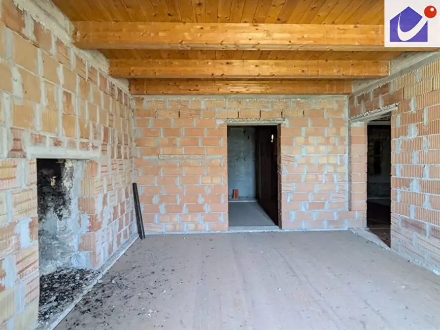 Immagine 4 di Palazzo in vendita  a Cercepiccola