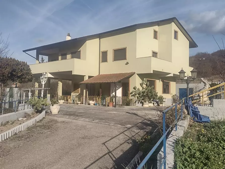 Immagine 2 di Villa in vendita  in CONTRADA SANTA CECILIA a Baranello