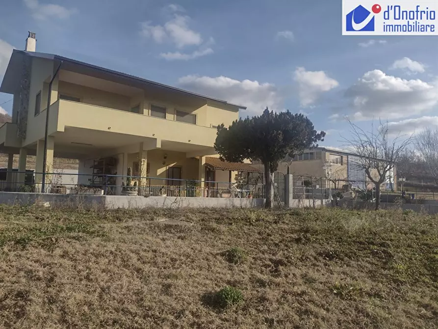 Immagine 3 di Villa in vendita  in CONTRADA SANTA CECILIA a Baranello