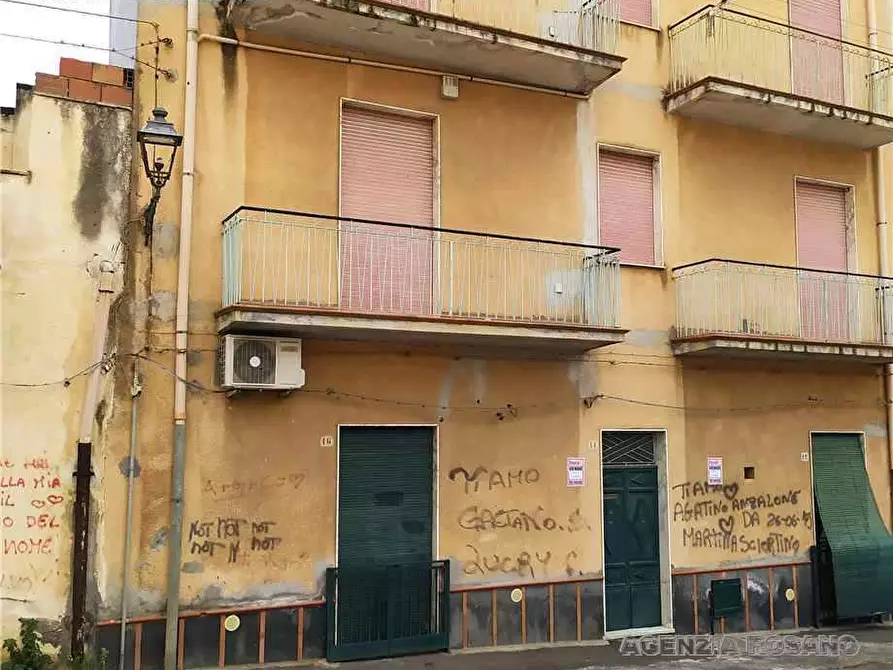 Casa bifamiliare in vendita in Via Borgo a Adrano