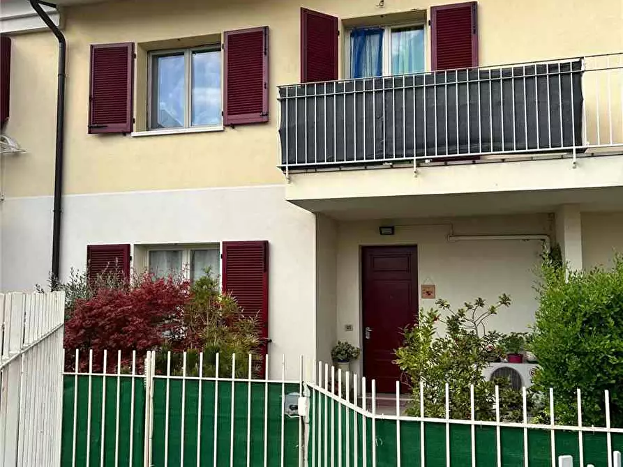 Villa in vendita in Via Francesco Nullo, 3 a Villongo