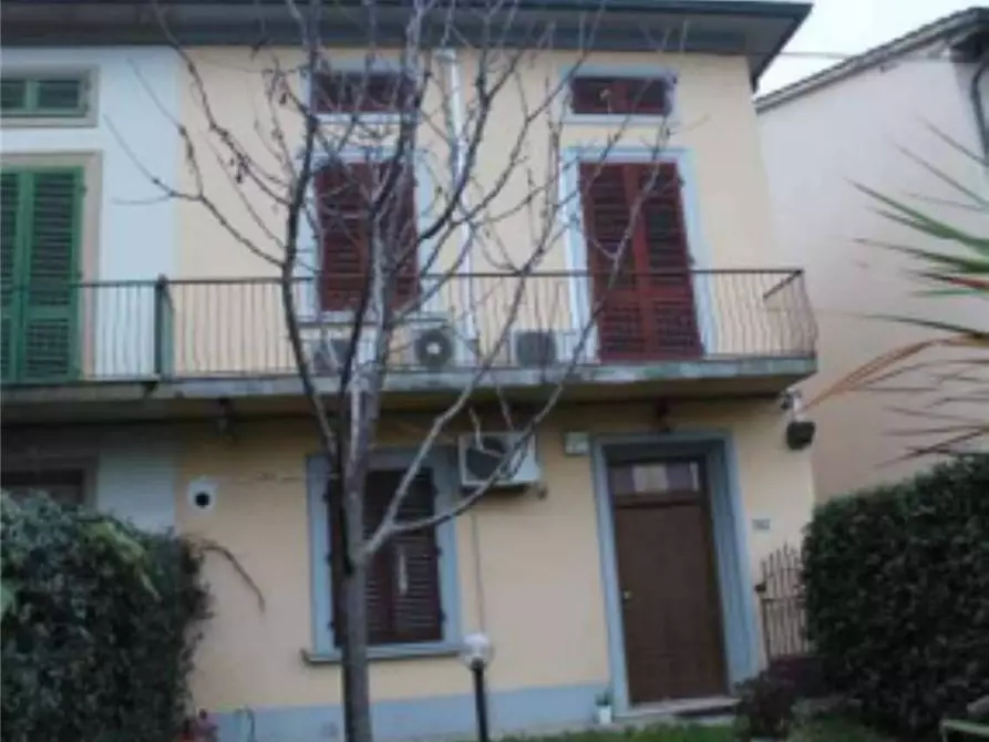 Villa in vendita in Via Roma a Prato