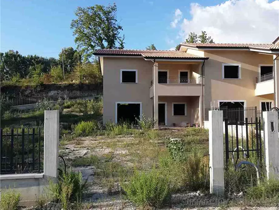 Immagine 2 di Villa in vendita  a Pontecorvo