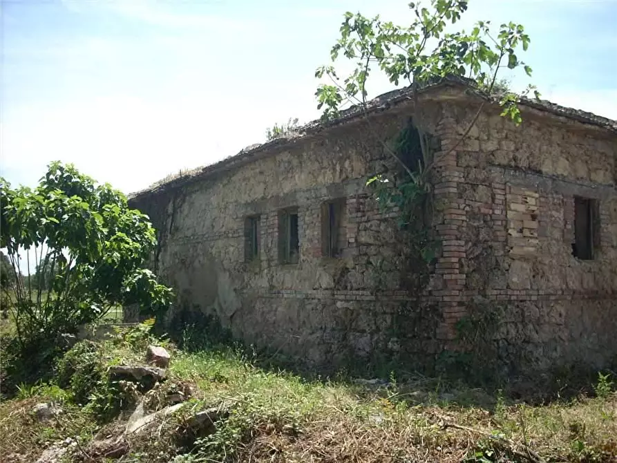 Immagine 3 di Rustico / casale in vendita  a Aquino