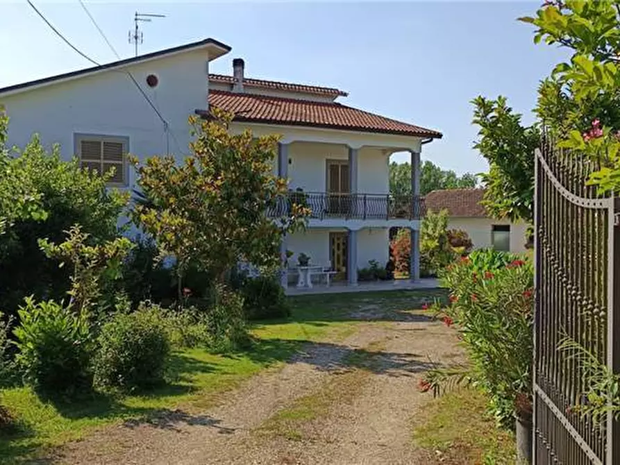 Immagine 1 di Villa in vendita  a Pontecorvo