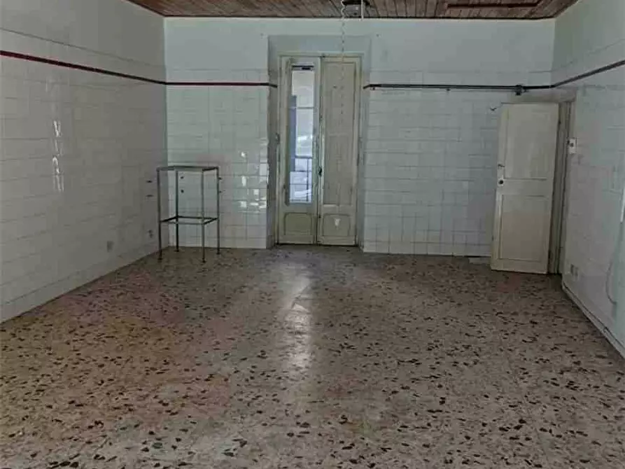 Immagine 4 di Attività commerciale in affitto  a Pico