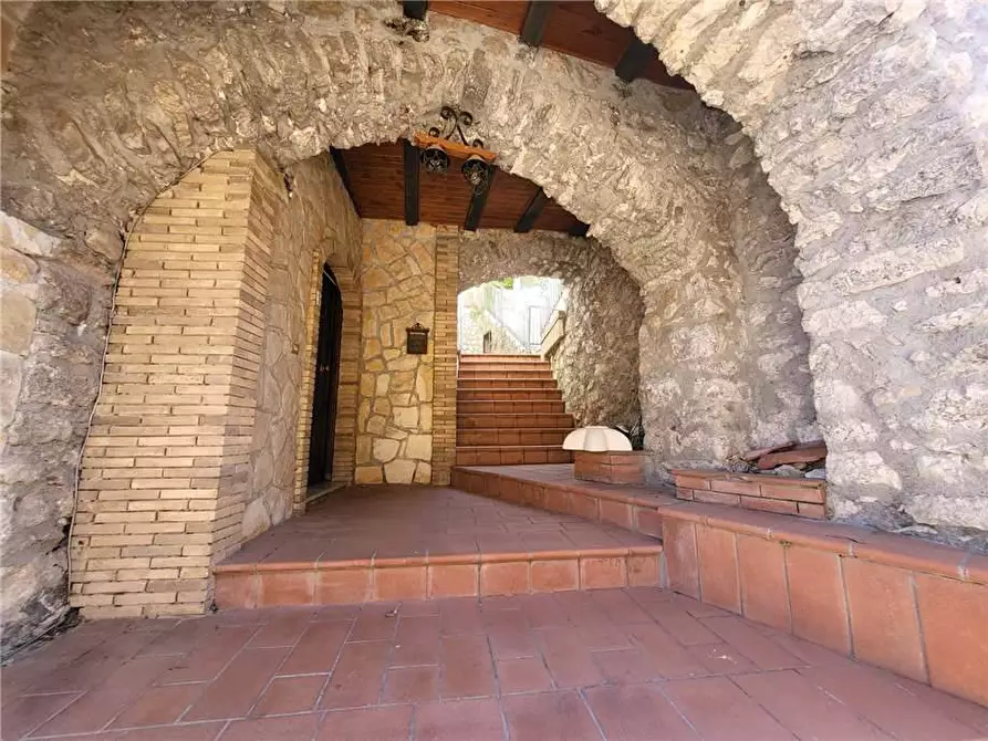 Immagine 2 di Villa in vendita  a Pontecorvo