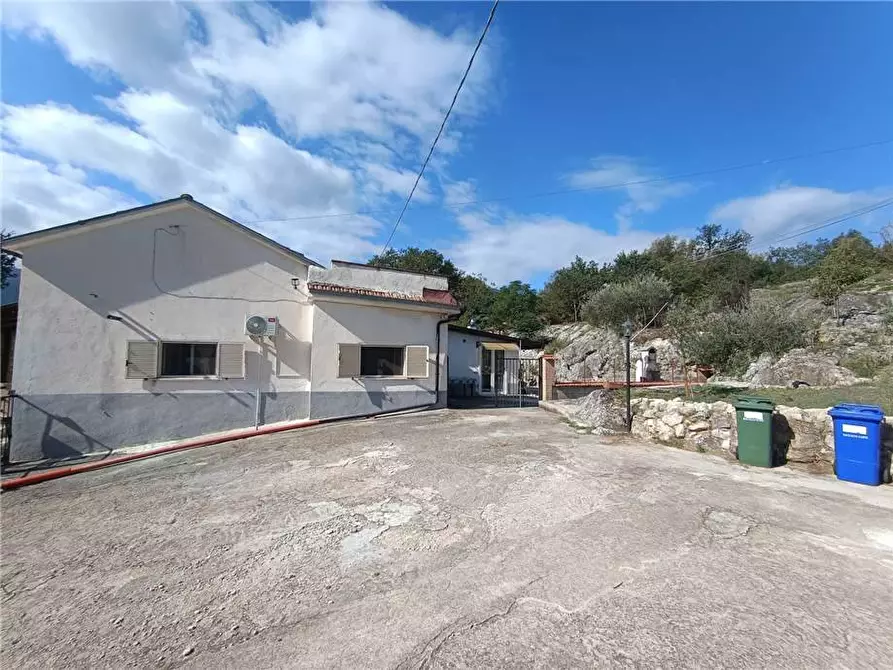 Immagine 2 di Villa in vendita  in Via Selvi Pozzo La Corte, 8 a Esperia