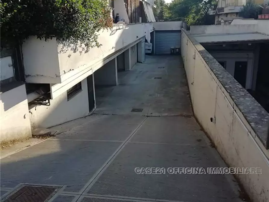 Immagine 2 di Garage in vendita  a Ciampino