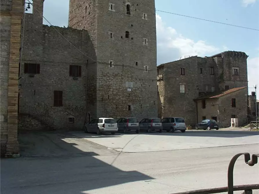 Immagine 2 di Stabile in vendita  in P.zza UMBERTO I° a Gualdo Cattaneo