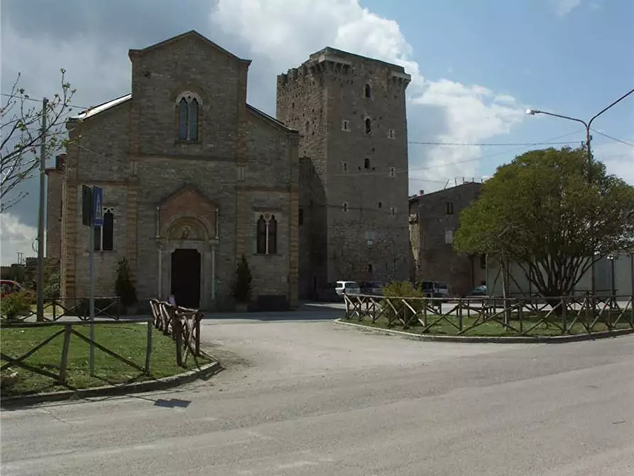 Immagine 3 di Stabile in vendita  in P.zza UMBERTO I° a Gualdo Cattaneo