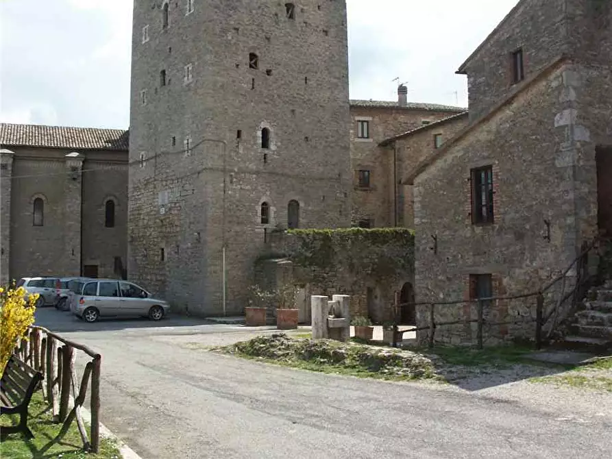 Immagine 5 di Stabile in vendita  in P.zza UMBERTO I° a Gualdo Cattaneo