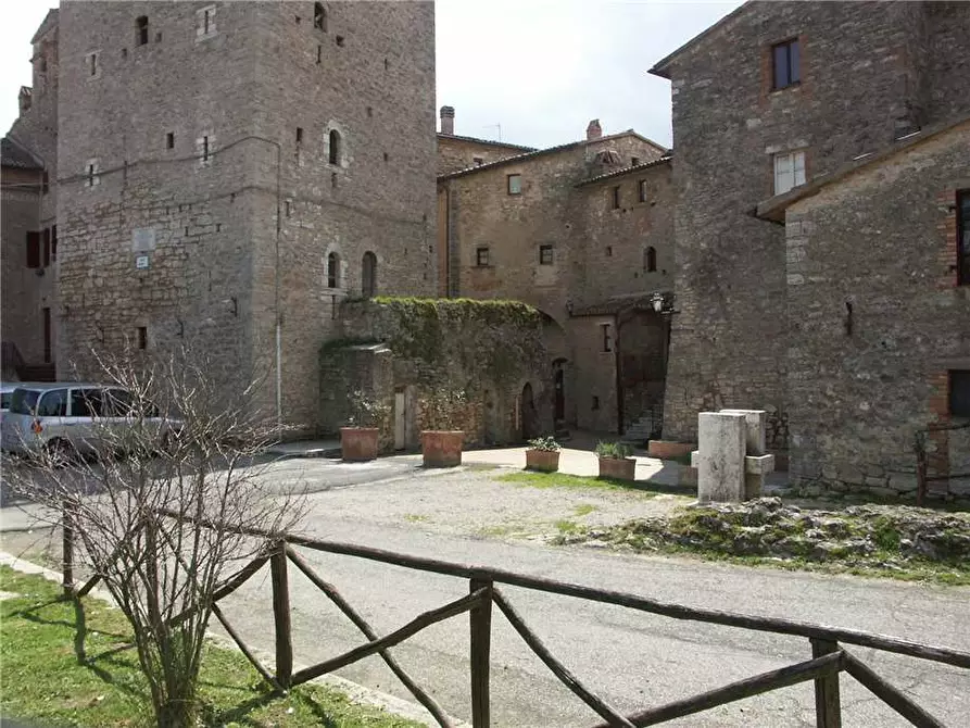 Immagine 6 di Stabile in vendita  in P.zza UMBERTO I° a Gualdo Cattaneo