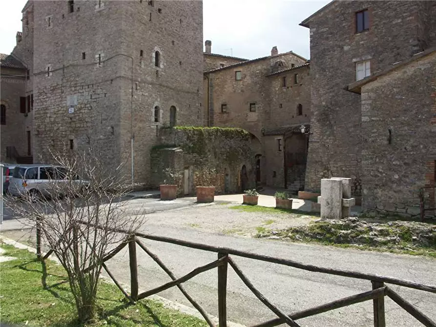 Immagine 7 di Stabile in vendita  in P.zza UMBERTO I° a Gualdo Cattaneo