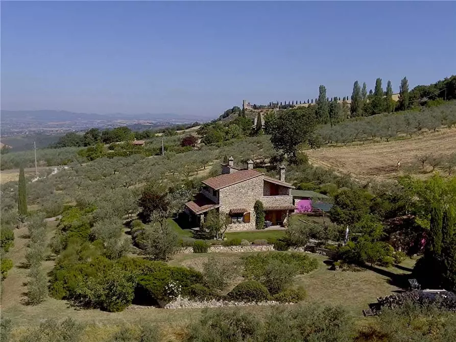 Immagine 21 di Rustico / casale in vendita  in Via LORETO, 1 a Todi