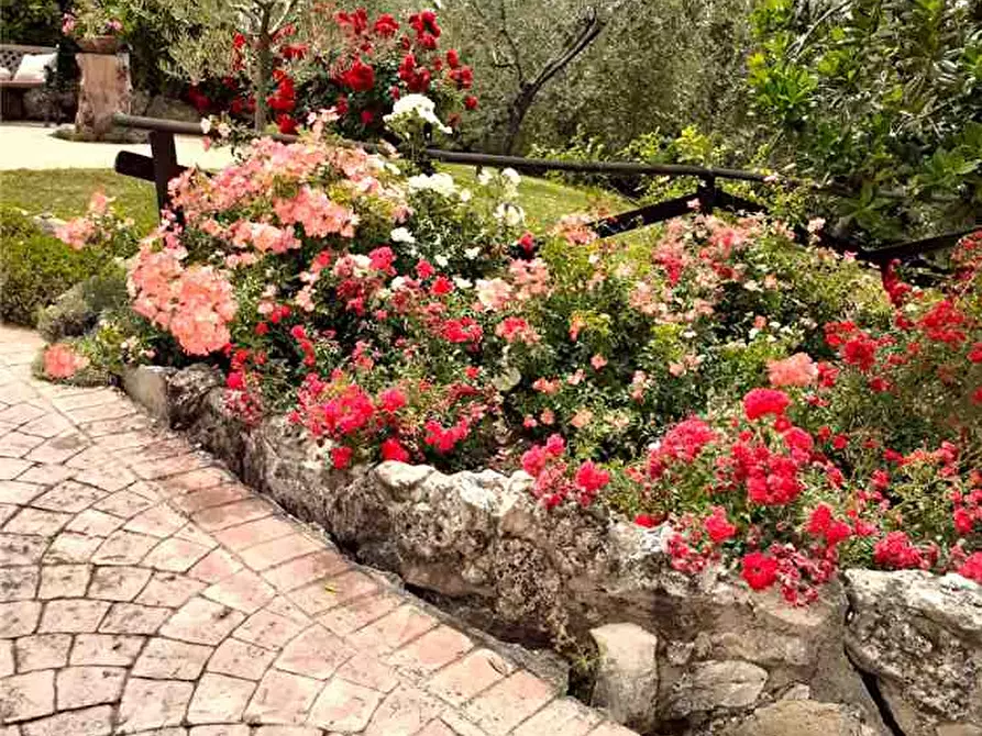 Immagine 3 di Rustico / casale in vendita  in Via LORETO, 1 a Todi