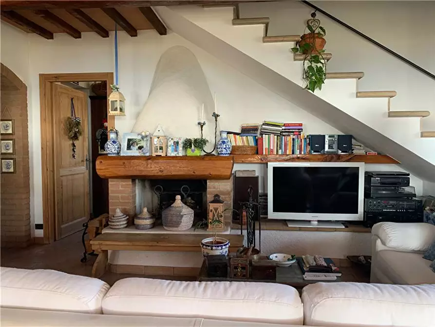 Immagine 7 di Rustico / casale in vendita  in Via LORETO, 1 a Todi