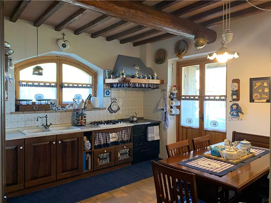 Immagine 8 di Rustico / casale in vendita  in Via LORETO, 1 a Todi