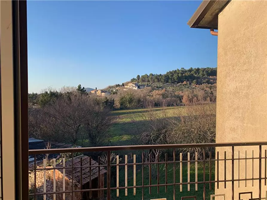 Immagine 4 di Casa bifamiliare in vendita  in Loc. Viepri a Massa Martana