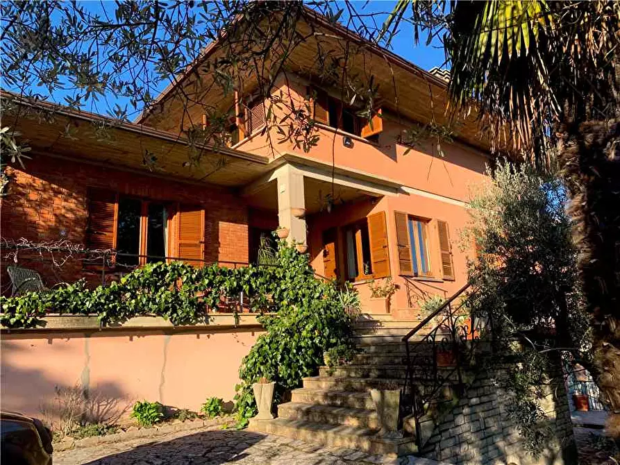 Immagine 1 di Villa in vendita  a Collazzone