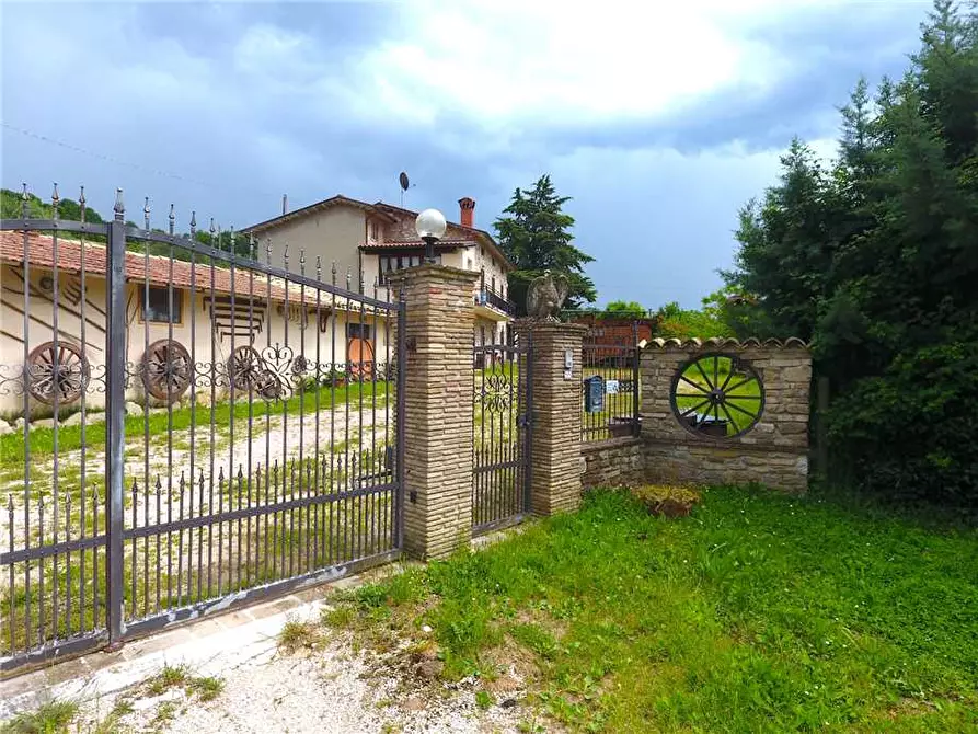 Immagine 1 di Rustico / casale in vendita  in Loc. Pian della Piave, 55 a Assisi