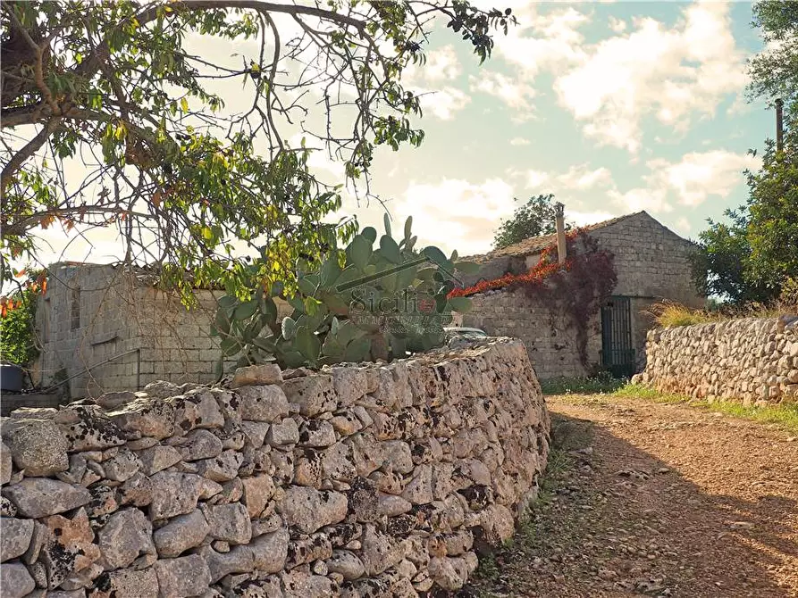 Immagine 10 di Rustico / casale in vendita  a Scicli