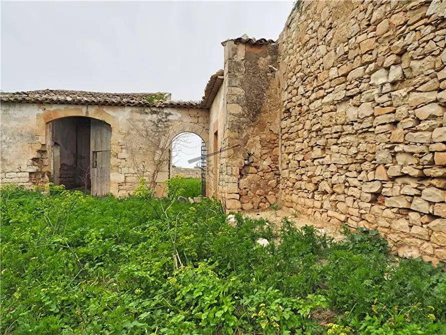 Immagine 10 di Stabile in vendita  a Modica