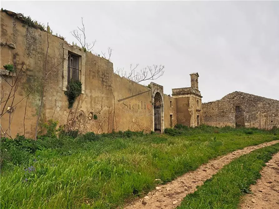 Immagine 15 di Stabile in vendita  a Modica