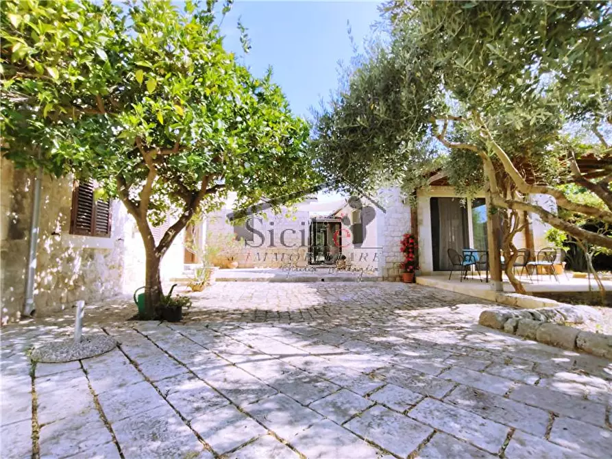 Immagine 2 di Villa in vendita  a Scicli