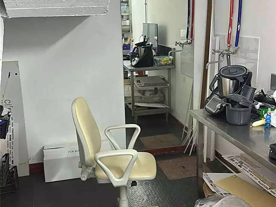 Immagine 2 di Attività commerciale in vendita  a Roma