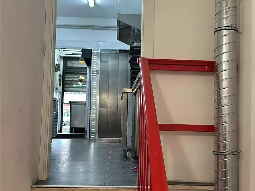 Immagine 3 di Attività commerciale in vendita  a Roma